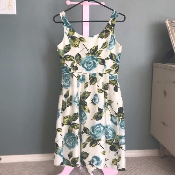 Silk floral dress in petite - Picture 2 of 3